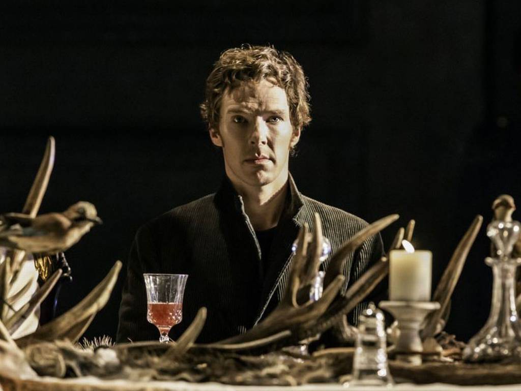 2015-08-20-1440089503-1082023-CumberbatchHamlet6