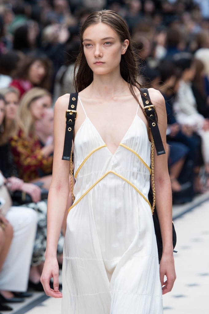 LONDON, ENGLAND - SEPTEMBER 21:  A model walks the runway at the Burberry Prorsum show during London Fashion Week Spring/Summer 2016/17 on September 21, 2015 in London, England.  (Photo by Ian Gavan/Getty Images)