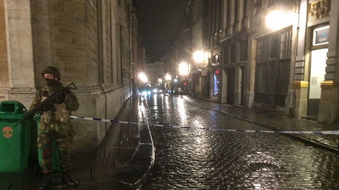 Σε «κόκκινο» συναγερμό παραμένουν οι Βρυξέλλες και το Παρίσι 