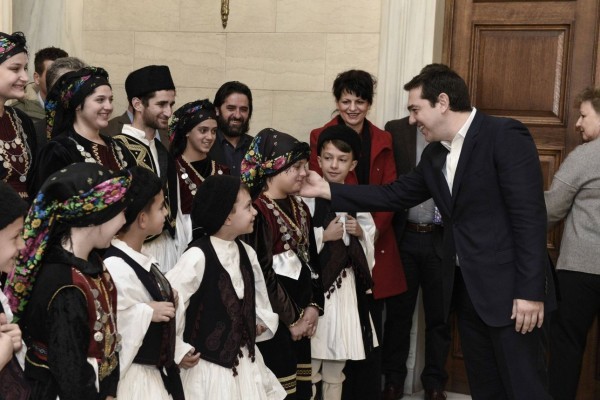 Τα πρωτοχρονιάτικα κάλαντα άκουσε την Πέμπτη ο Αλέξης Τσίπρας στο Μέγαρο Μαξίμου (ANDREA BONETTI/INTIME NEWS)