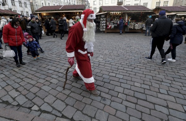 2015-11-29T114016Z_135483067_GF20000078417_RTRMADP_3_ESTONIA-CHRISTMAS
