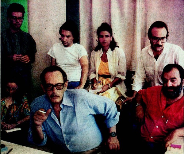 Ρούσσος Κούνδουρος, ο ηγέτης της κίνησης για την Ελεύθερη Ραδιοφωνία - Κανάλι 15. Στα δεξιά του, ο Γιάννης Τζαννετάκος, πίσω ο Άκης Κοσώνας, η Μπήλιω Τσουκαλά και ο Περικλής Βασιλόπουλος