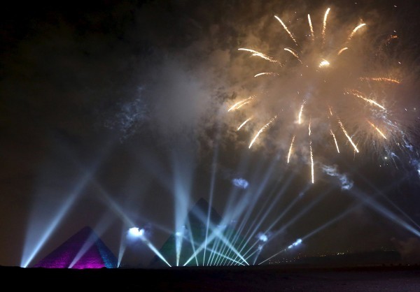 Fireworks explode above the pyramids during New Year's day celebrations on the outskirts of Cairo, Egypt, January 1, 2016. REUTERS/Mohamed Abd El Ghany