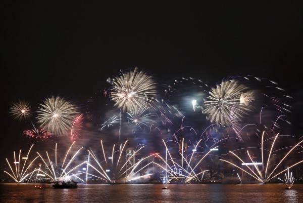 Fireworks explode over Victoria Harbour during a pyrotechnic show to celebrate the New Year in Hong Kong, China January 1, 2016. REUTERS/Tyrone Siu