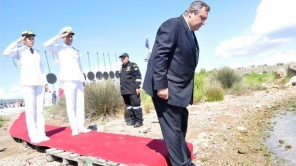 o-panos-to-kokkino-xali-kai-oi-ksulines-paletes.w_l