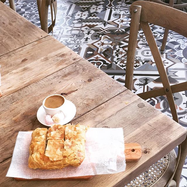 11850104_300366573467429_502338785_n