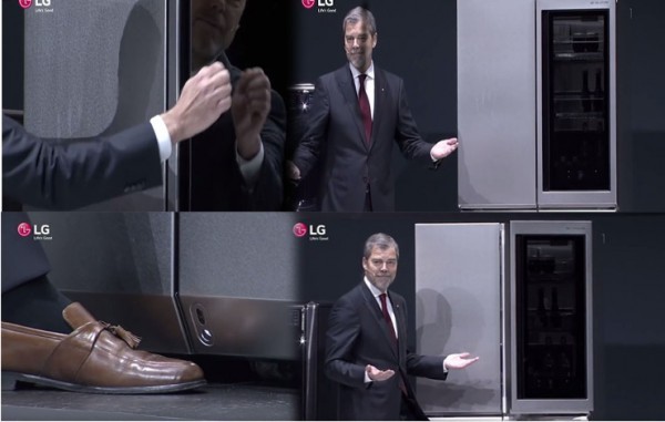 Το ψυγείο καταλαβαίνει πότε το πόδι μας βρίσκεται κοντά του και ανοίγει την πόρτα. Και αν χτυπήσουμε απαλά στην πόρτα θα ανάψουν τα εσωτερικά φώτα του, για να δούμε τι έχουμε μέσα. 