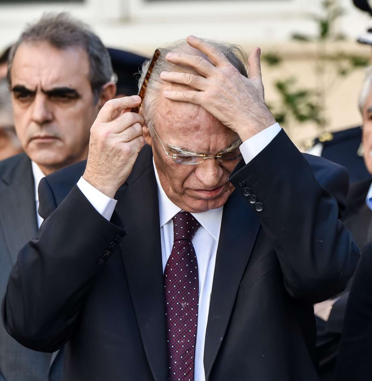 Η φωτογραφία θα μπορούσε να περιγράφει την αντίδραση του βασίλη Λεβέντη στις εκκλήσεις των υποψηφίων βουλευτών του για να τηρήσει τις υποσχέσεις του