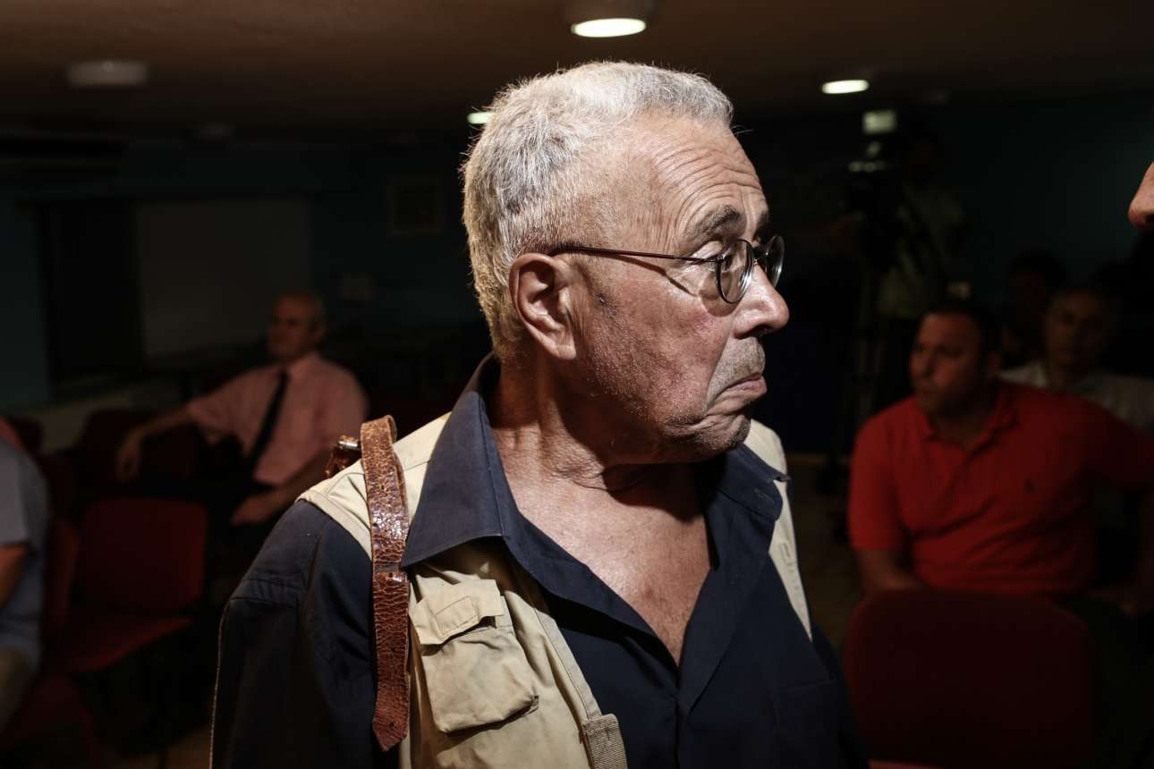 Ο Κώστας Ζουράρις σε μια χαρακτηριστική (μη εθνομηδενιστική) γκριμάτσα