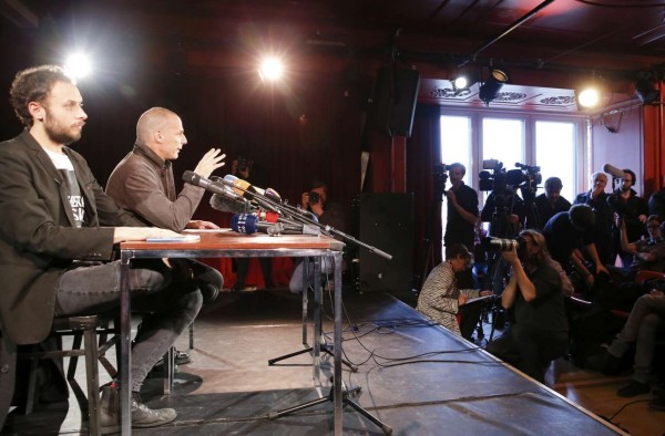 2016-02-09T103936Z_833403785_LR2EC290TLQVB_RTRMADP_3_GERMANY-POLITICS