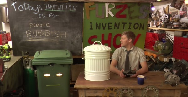 Η δημιουργία του Κόλιν Φαρζ έχει δύο φώτα ενσωματωμένα μπροστά που του δίνουν μια ψευδαίσθηση ότι είναι ένα ρομπότ.