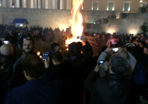 Το κινητό καταγράφει τη φωτιά