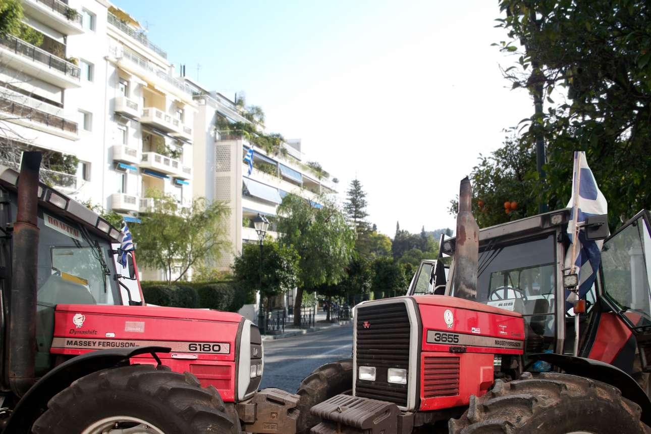 Αγρότες από την Ανατολική Μακεδονία και τη Θράκη που διαφωνούν με τη συνάντηση των αγροτών με τον Πρωθυπουργό, κλιμακώνουν τον αγώνα τους