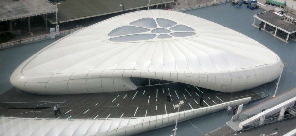 2016-04-01T020435Z_773678505_GF10000367778_RTRMADP_3_PEOPLE-HADID