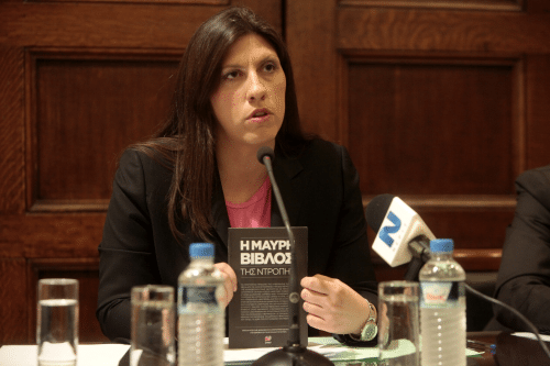 Ευτυχώς που υπήρχε η «Μαύρη Βίβλος της Ντροπής» από την Ζωή Κωνσταντοπούλου και η κυβέρνηση εμφανίστηκε στη συζήτηση με στοιχεία