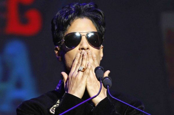 2016-04-21T173818Z_1990698819_TM3EC4L11NX01_RTRMADP_3_PEOPLE-PRINCE
