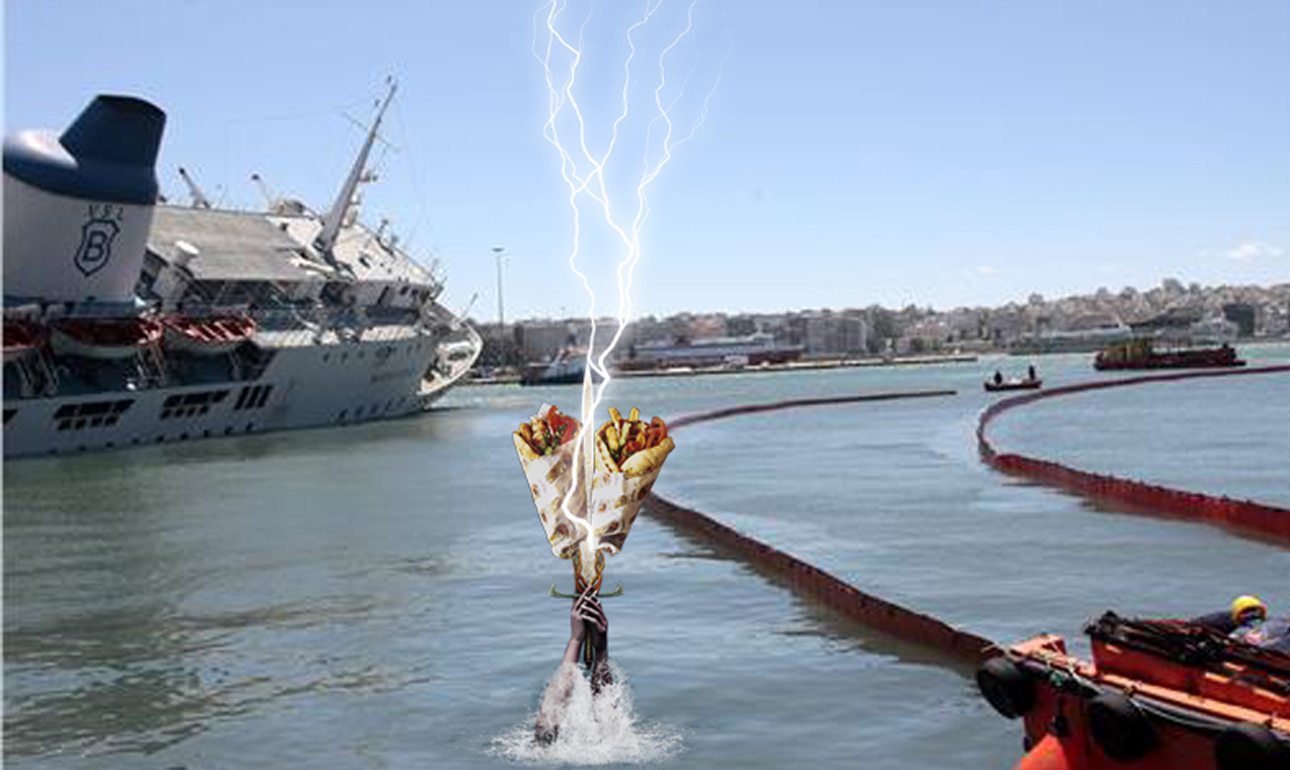 Η επίμαχη φωτογραφία που δείχνει τον κεραυνό να χτυπάει δύο σουβλάκια με πίτα καρφωμένα σε βυζαντινό σπαθι. ΔΕΙΤΕ ΤΗΝ ΠΡΙΝ ΤΗΝ ΚΑΤΕΒΑΣΟΥΝ!