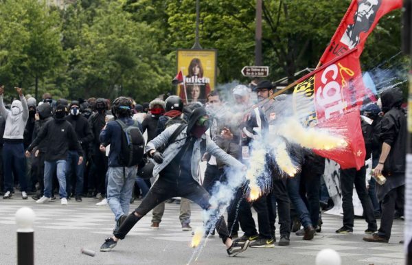 2016-05-17T135445Z_1219344796_LR1EC5H12MYWD_RTRMADP_3_FRANCE-POLITICS-PROTESTS