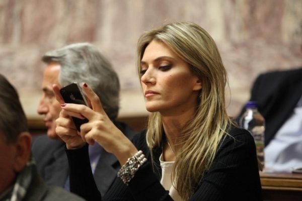 most-gorgeous-female-politicians-eva-kaili