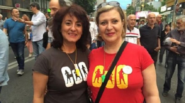 044496900_1466887791-_90064184_protesters