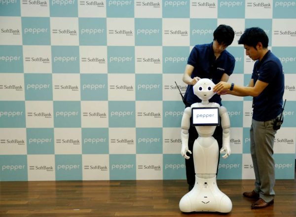 2016-05-19T062518Z_126491114_S1BETEWWQGAA_RTRMADP_3_JAPAN-ROBOT-PEPPER