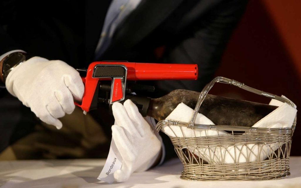 2016-05-23T153936Z_2057315991_S1BETFSLBSAB_RTRMADP_3_CZECH-WINE-BECOV