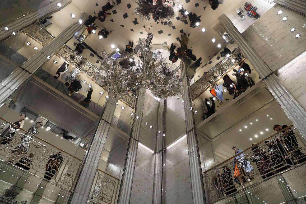 2016-05-31T151019Z_443215800_LR1EC5V164VCF_RTRMADP_3_FASHION-DIOR