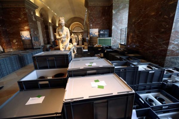 2016-06-03T121711Z_268575037_D1BETHTVALAA_RTRMADP_3_FRANCE-WEATHER-MUSEUMS