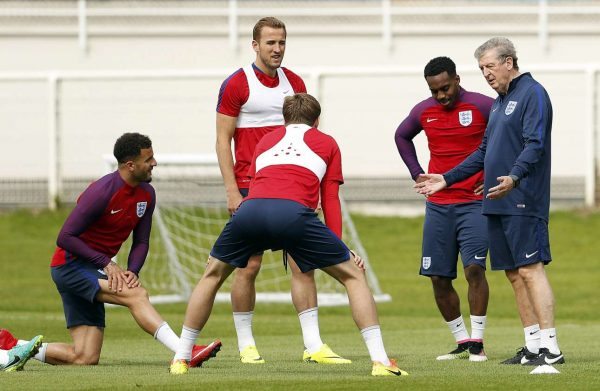 2016-06-10T093639Z_1802858868_LR1EC6A0QOSG5_RTRMADP_3_SOCCER-EURO-ENG