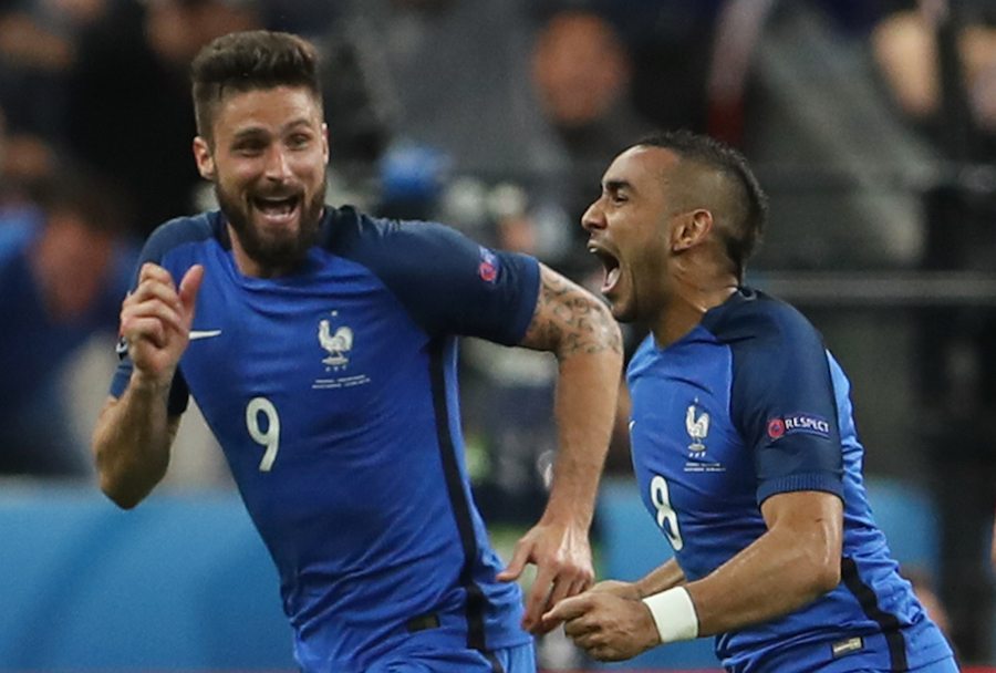 Δεν έκανε.... για μπάλα το παιδί... ( REUTERS)