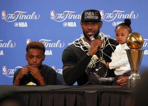 2016-06-20T041053Z_216105063_NOCID_RTRMADP_3_NBA-FINALS-CLEVELAND-CAVALIERS-AT-GOLDEN-STATE-WARRIORS