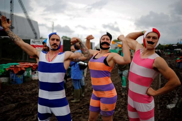 Πόζες για φωτογραφίες (REUTERS/Stoyan Nenov)