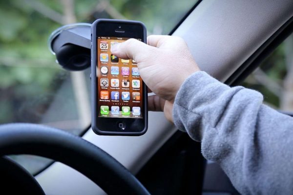 Quad-Lock-iPhone-Car-Mount5_