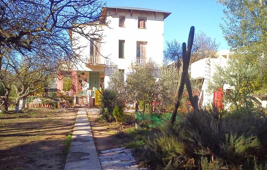 Η είσοδος του κτήματος (φωτο: laparakos.blogspot.gr)