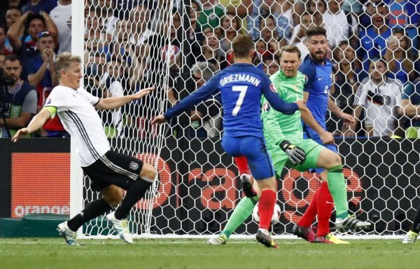 2016-07-07T203508Z_110925308_MT1ACI14473517_RTRMADP_3_SOCCER-EURO-GER-FRA