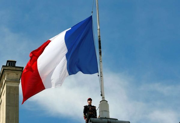 2016-07-15T103544Z_1985280162_D1BETPRYBOAA_RTRMADP_3_EUROPE-ATTACKS-NICE