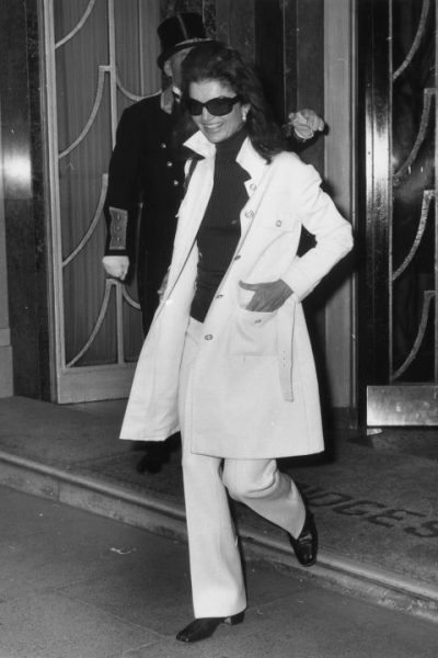 hbz-jackie-kennedy-1970-gettyimages-2695595_2