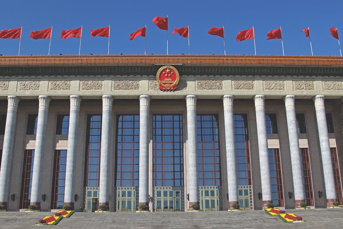 Δεν μπορεί, κάποιοι από την κυβέρνηση θα φαντάστηκαν τον εαυτό τους στα σκαλιά του Μεγάρου του Λαού να χαιρετούν τον Λαό. Στο κάτω-κάτω το συγκεκριμένο είναι για τους πολιτικούς της Αριστεράς ό,τι το Μπερναμπέου για τους ποδοσφαιριστές