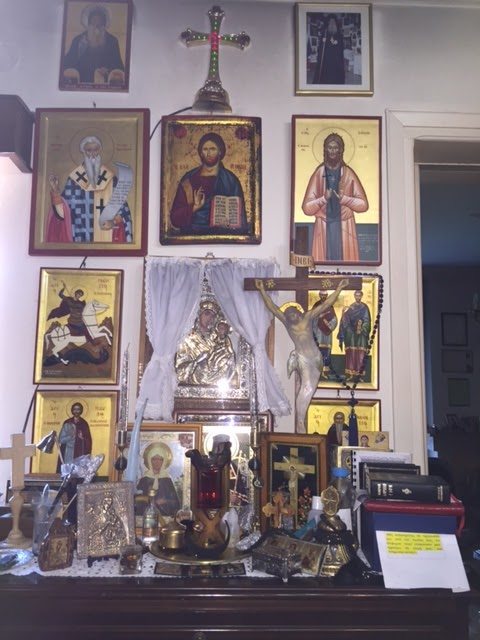 Ο ηλεκτρικός σταυρός με το καλώδιο διακρίνεται καθαρά στην κορυφή του πεδίου της μάχης...