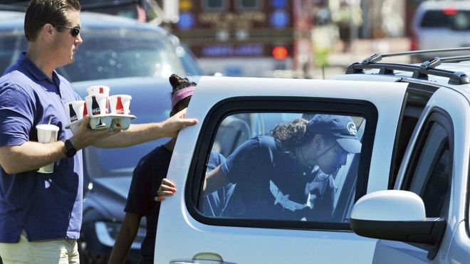 H Σάσα βγάζει μεροκάματο