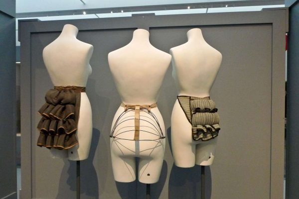 English_bustles_1875-1885_LACMA