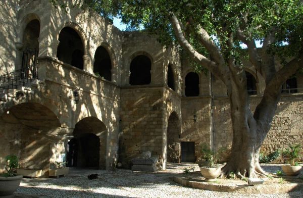 collachium_015a_(eglise_sainte_marie_chateau,_2009-04-19)
