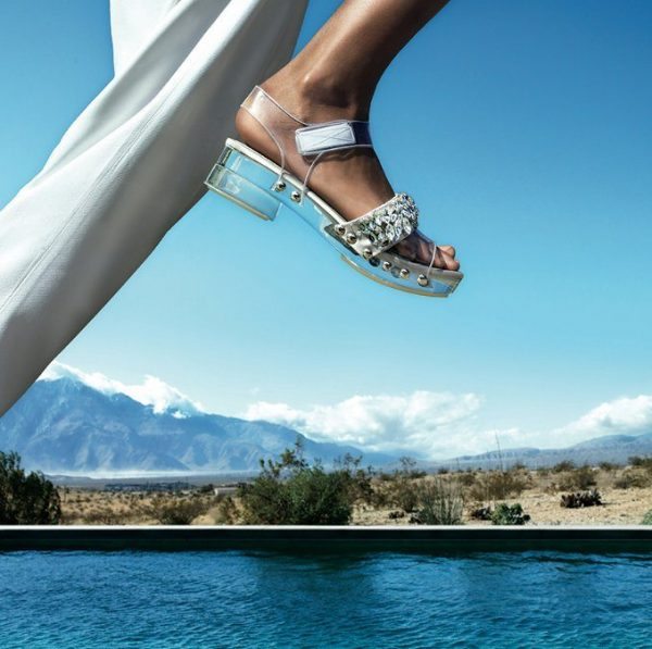 img-holdingsandalguide_190710903760