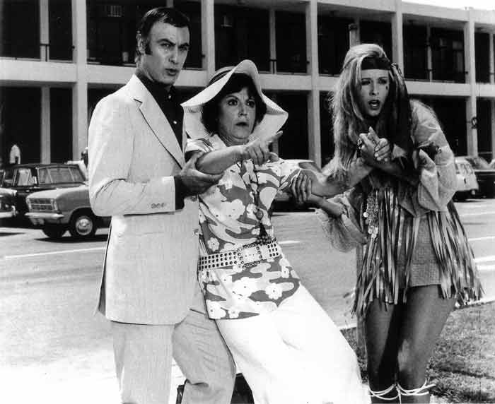 Με τη Ρένα Βλαχοπούλου στην «Θεία μου τη χίπισσα»