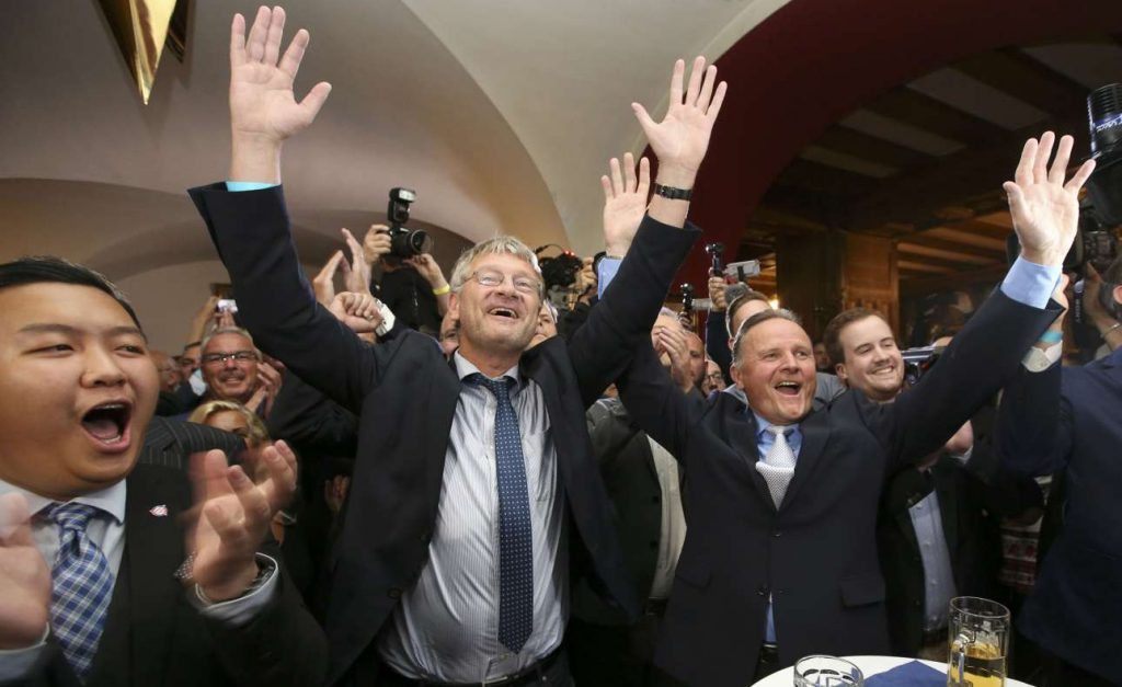 2016-09-18T162225Z_642514245_LR1EC9I19H221_RTRMADP_3_GERMANY-ELECTION