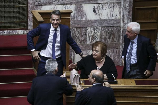 Η Μαριέττα Γιαννάκου με τον Κυριάκο Μητσοτάκη στη Βουλή Nikos Libertas/Sooc