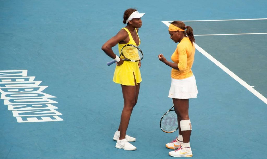 Οι σταρ του τένις αδερφές Γουίλιαμς, Σερένα (δεξιά) και Βένους, βρέθηκαν στη λίστα των ρώσων χάκερς (φωτό: en.wikipedia.org)