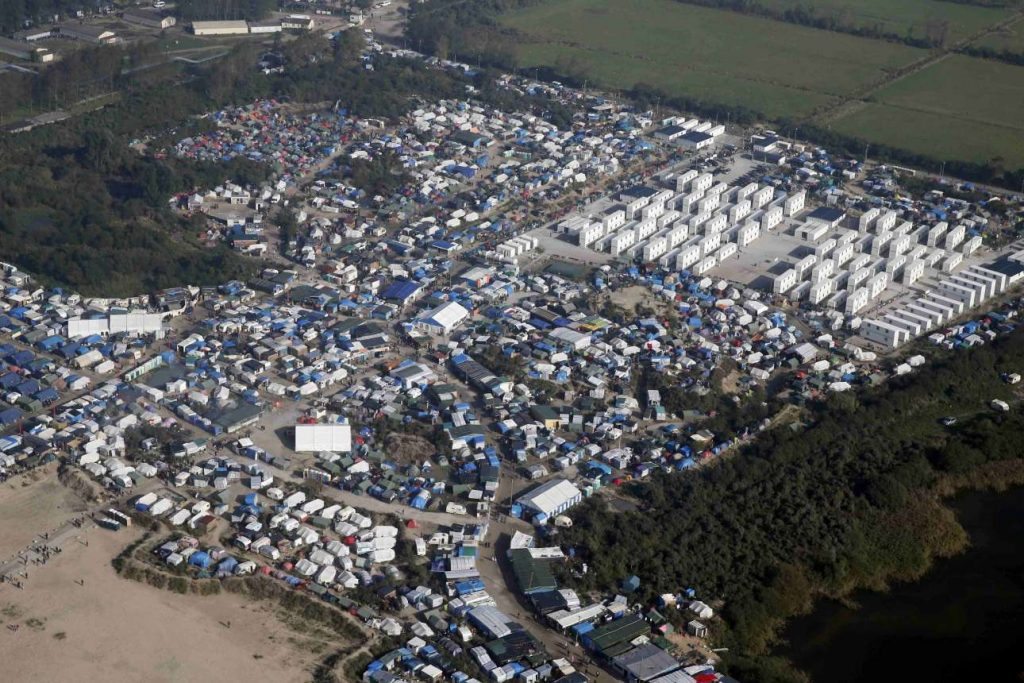 2016-10-23T115715Z_551882449_LR1ECAN0X743J_RTRMADP_3_EUROPE-MIGRANTS-CALAIS