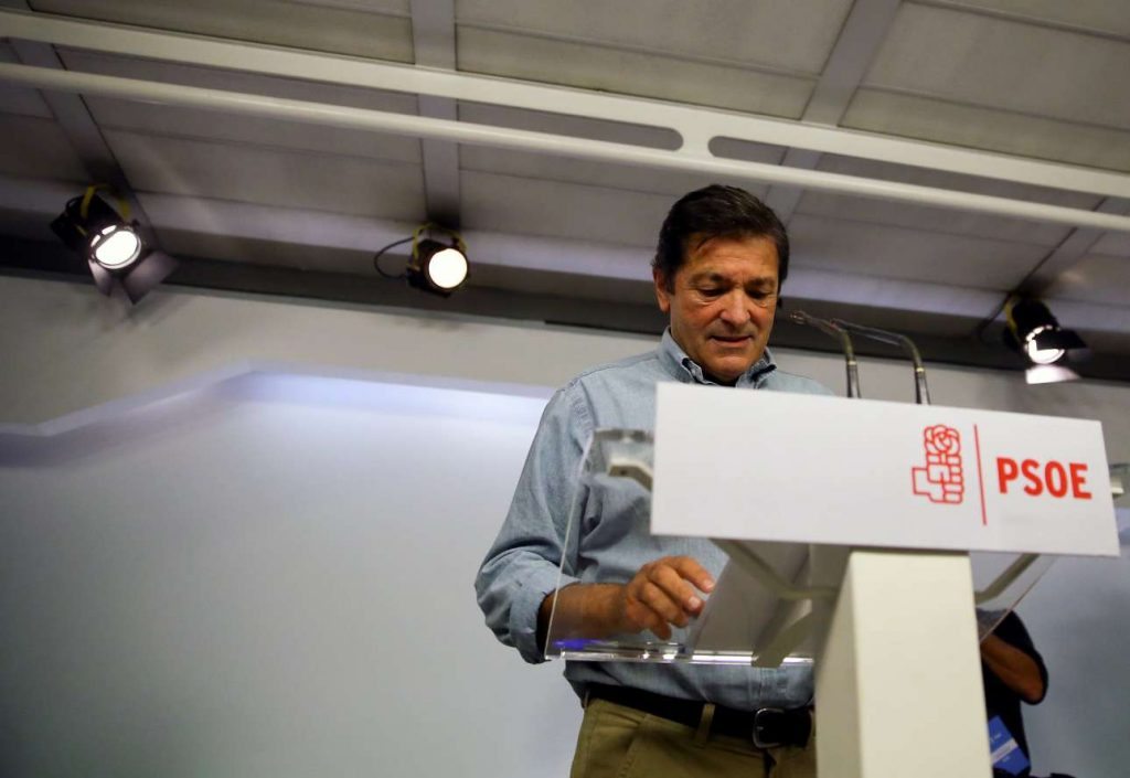 2016-10-23T143010Z_710375997_S1AEUIQHYGAB_RTRMADP_3_SPAIN-POLITICS-SOCIALISTS