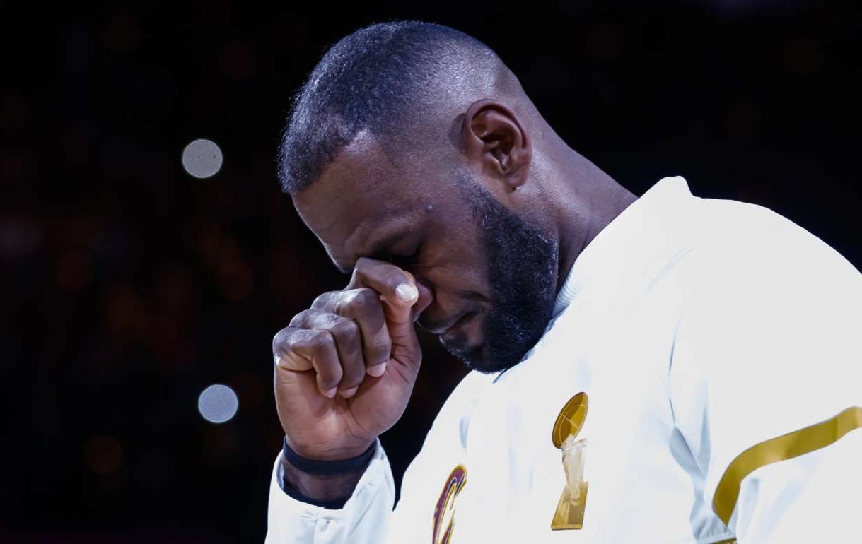 2016-10-25T232954Z_1319160148_NOCID_RTRMADP_3_NBA-NEW-YORK-KNICKS-AT-CLEVELAND-CAVALIERS